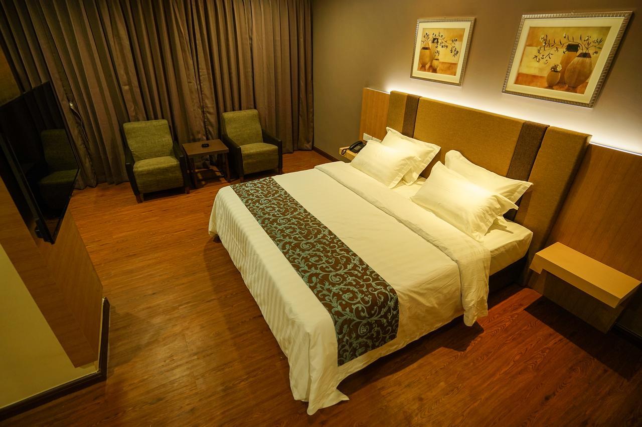 Hotel Anika Keluang Zewnętrze zdjęcie