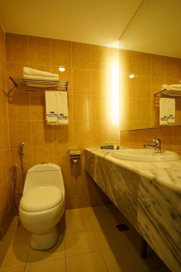 Hotel Anika Keluang Zewnętrze zdjęcie