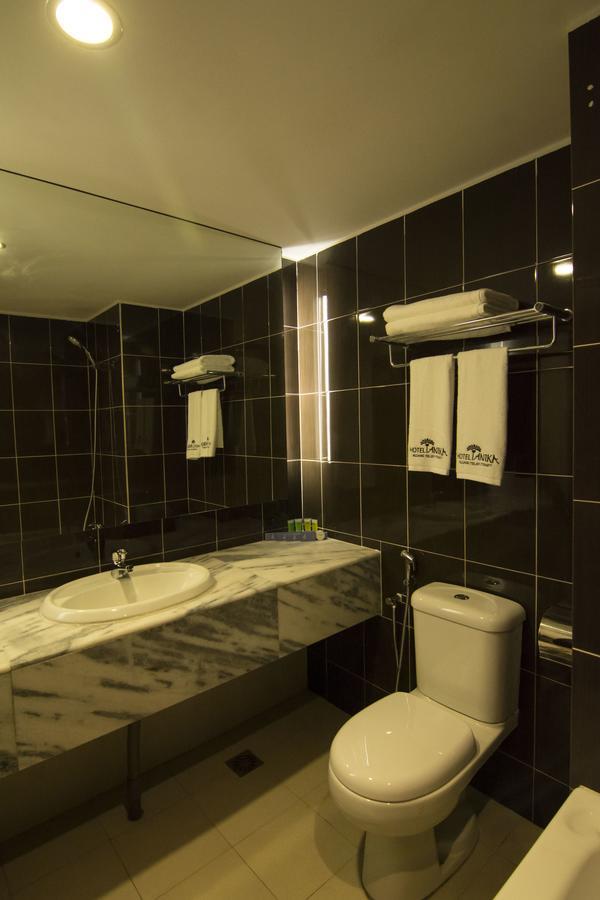 Hotel Anika Keluang Zewnętrze zdjęcie